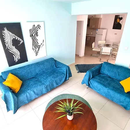 City Center: Your Urban Retreat- 100M To The Beach Larnaca Zewnętrze zdjęcie