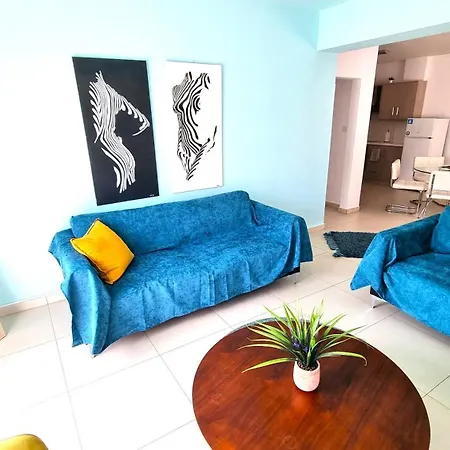 City Center: Your Urban Retreat- 100M To The Beach Larnaca Zewnętrze zdjęcie