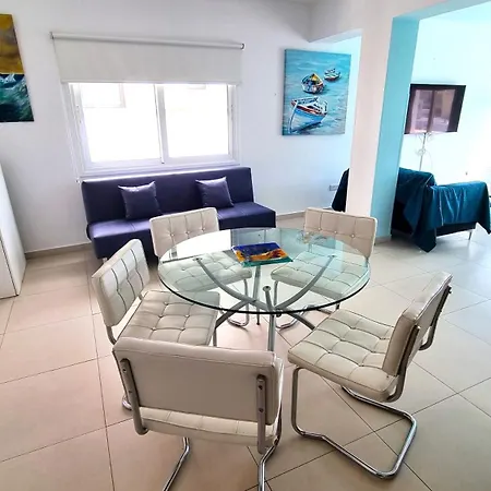 City Center: Your Urban Retreat- 100M To The Beach Larnaca Zewnętrze zdjęcie