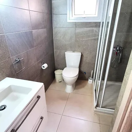 City Center: Your Urban Retreat- 100M To The Beach Larnaca Zewnętrze zdjęcie