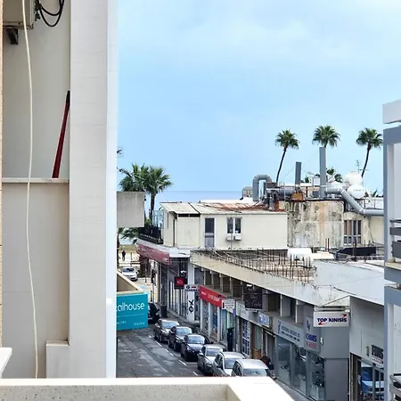 City Center: Your Urban Retreat- 100M To The Beach Larnaca Zewnętrze zdjęcie