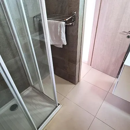 City Center: Your Urban Retreat- 100M To The Beach Larnaca Zewnętrze zdjęcie