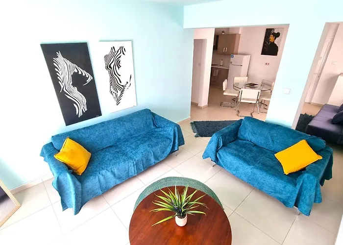 City Center: Your Urban Retreat- 100M To The Beach