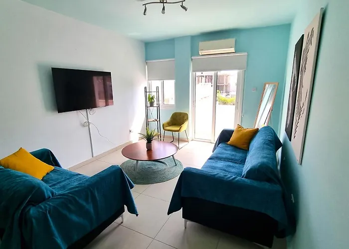 City Center: Your Urban Retreat- 100M To The Beach