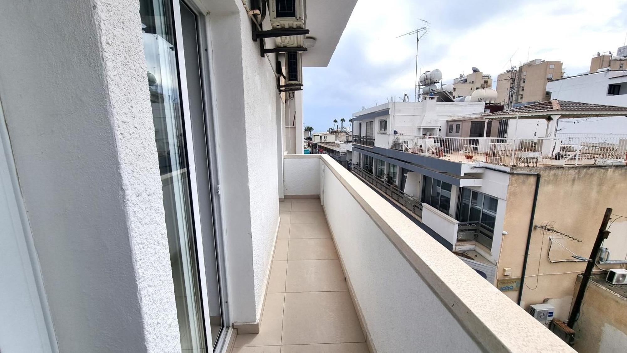 Center: Your Urban Retreat- 100m To The Apartment